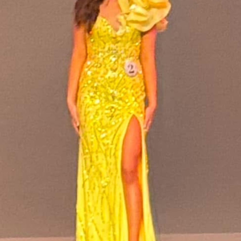 Glamorous One Shoulder Yellow Dress